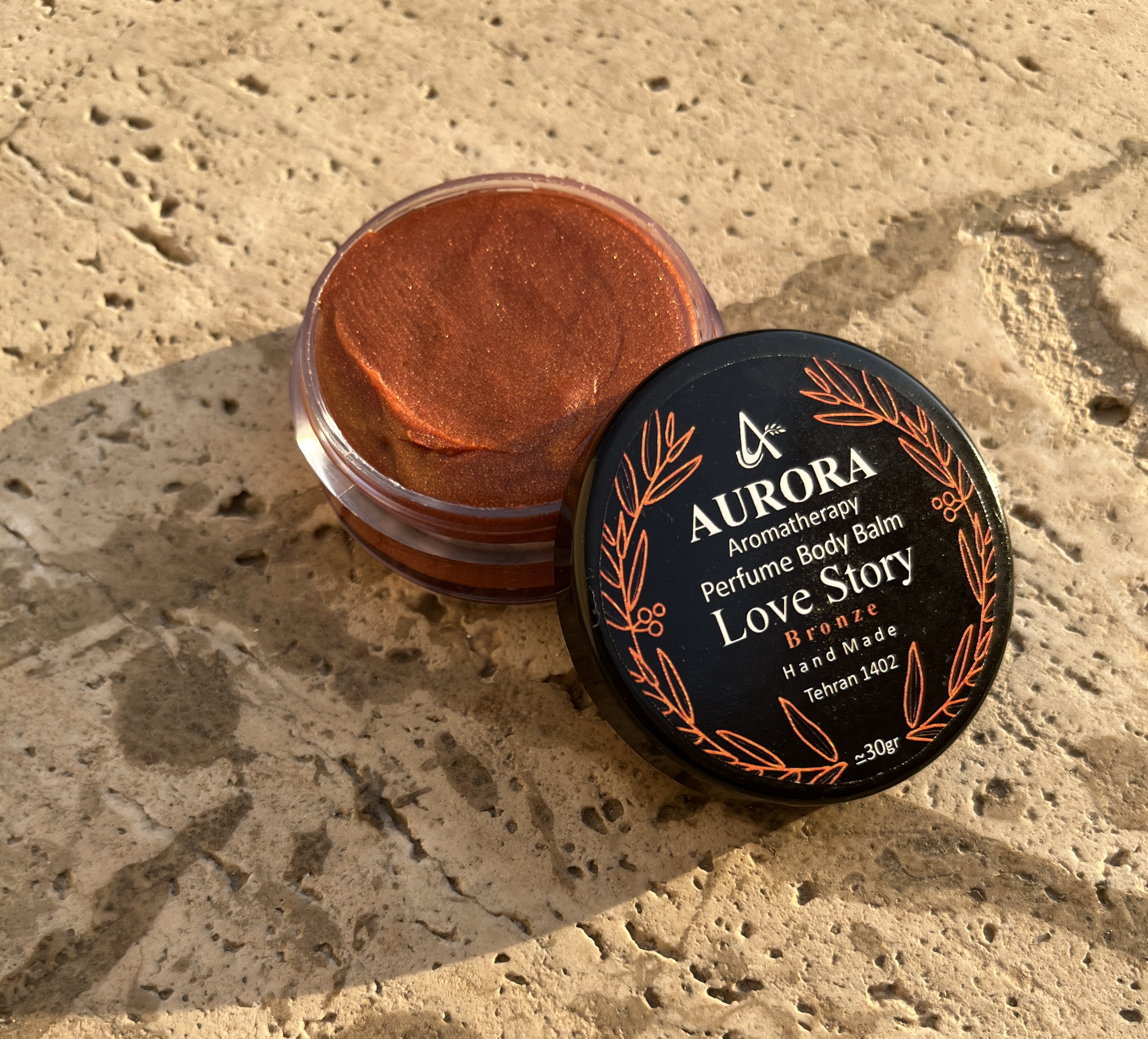 عطر جامد (بالم عطری) آرورا با رایحه لاو استوری برنز